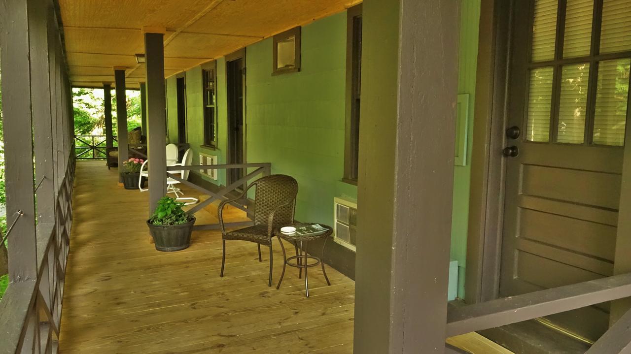 Riverside Lodge At Chimney Rock Exteriér fotografie