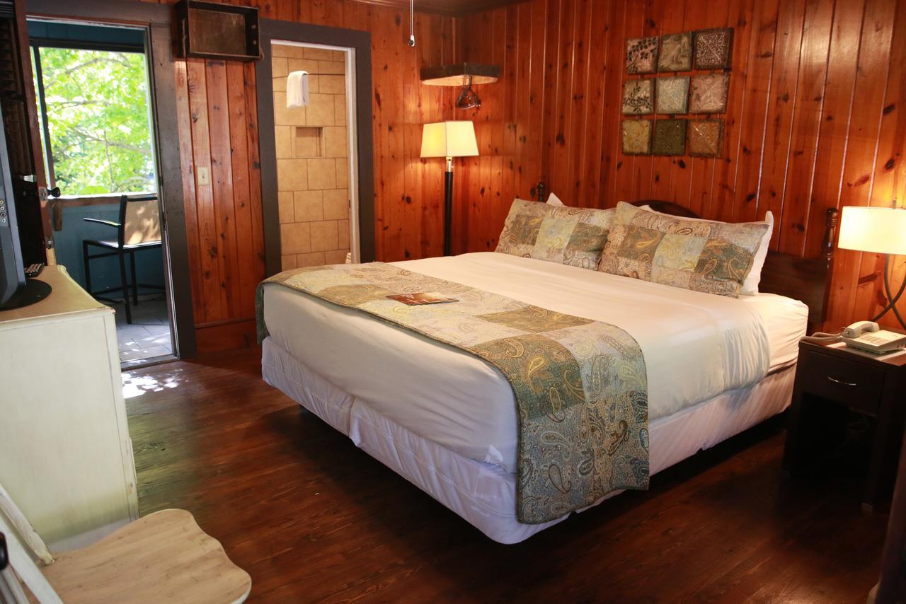 Riverside Lodge At Chimney Rock Exteriér fotografie